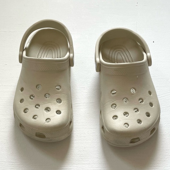crocs beige cream color kids classic clogs with strap junior size 5 - Picture 4 of 7